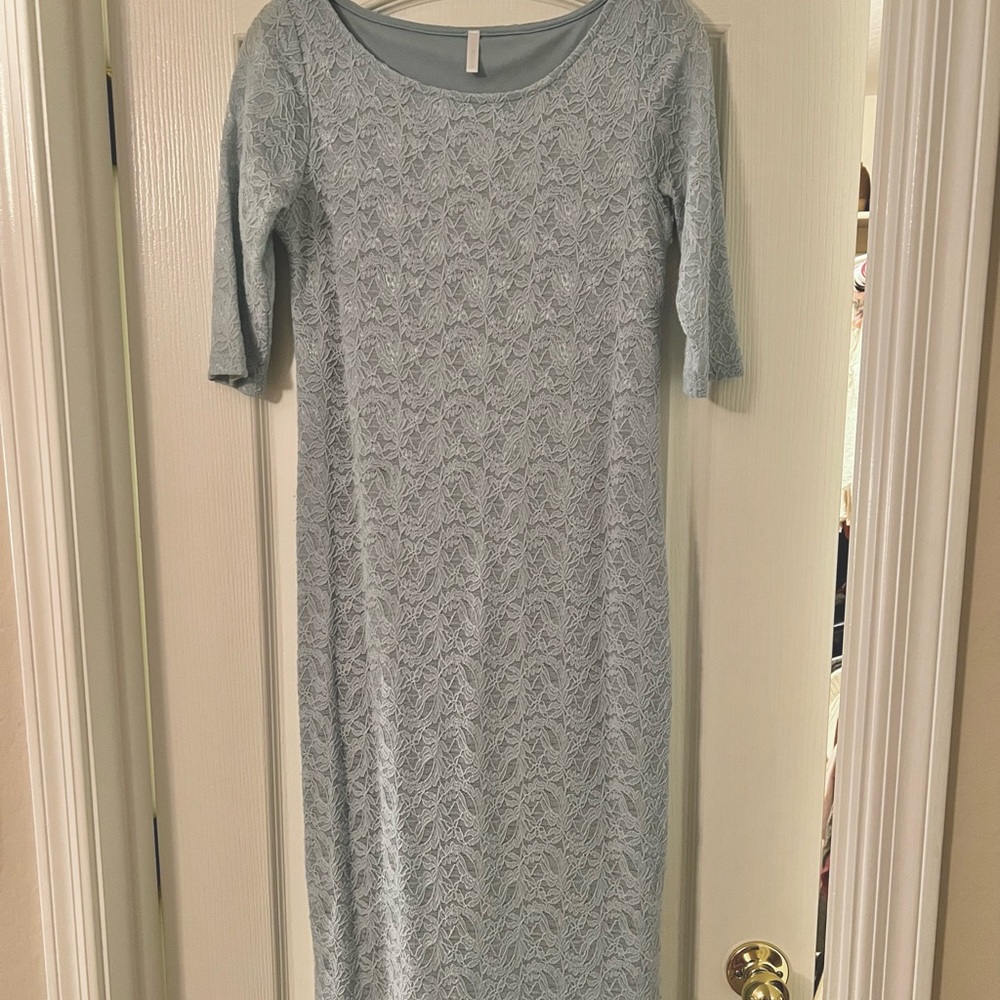 Beautiful lace maternity dress